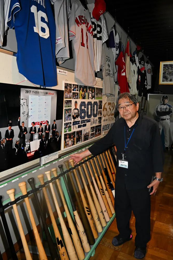 栗山英樹　2023特別ラベル　WBC 野球 栗山英樹さんのお宝見て 栗山町で特別展 WBC監督ユニホームなど