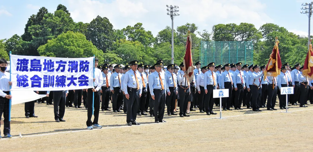 消防団員きびきび行進 渡島地方訓練大会で571人のサムネイル