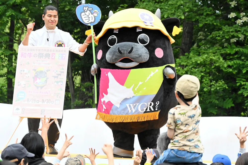 和ぎゅリー」PR大忙し 着ぐるみ2体目へCF 十勝「和牛の祭典」キャラ