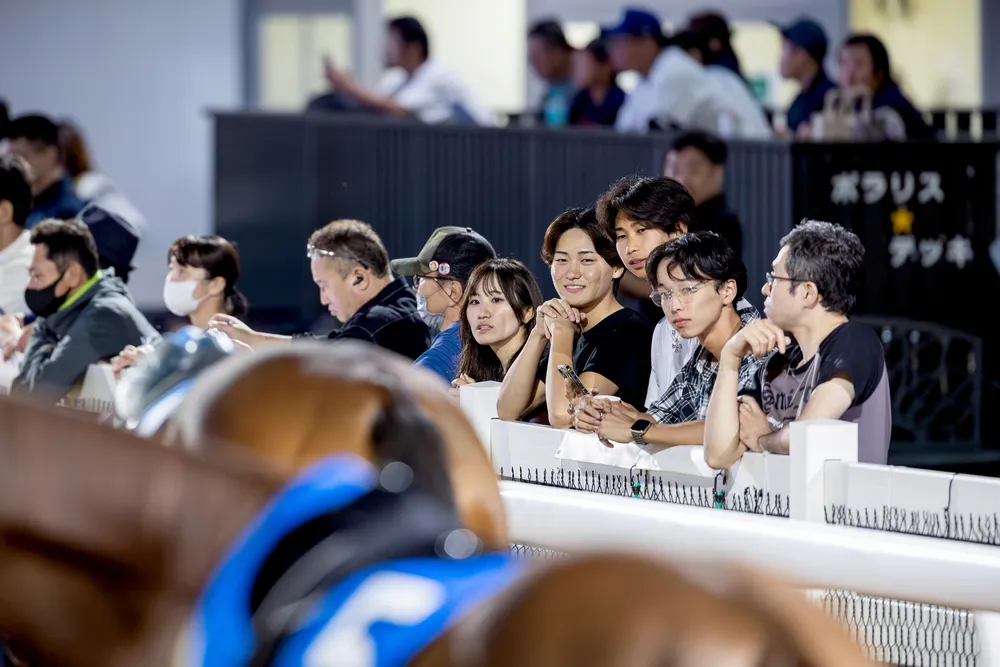門別競馬場で家族連れも楽しむジンギスカン
