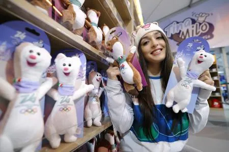 白茶のオコジョ、人気上昇 大会マスコット、グッズ品薄も：北海道新聞