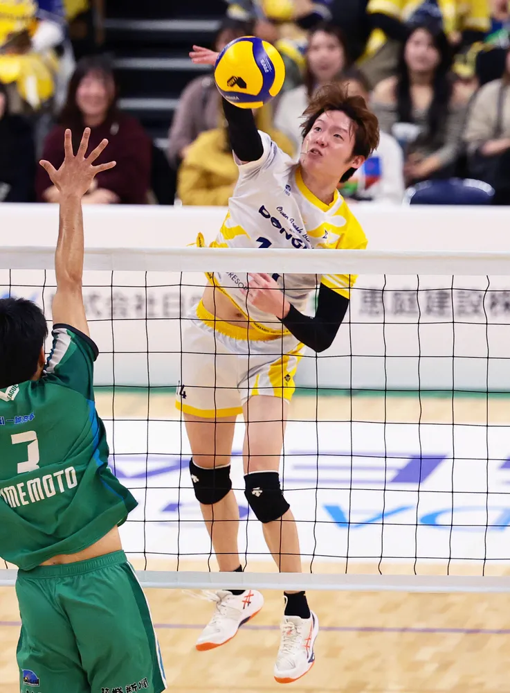 北海道イエロースターズ 中野が15スパイク バレーボールVリーグ東地区1