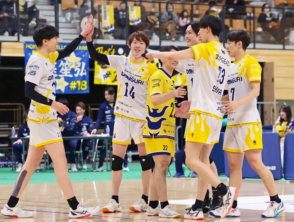 北海道イエロースターズ 中野が15スパイク バレーボールVリーグ東地区1
