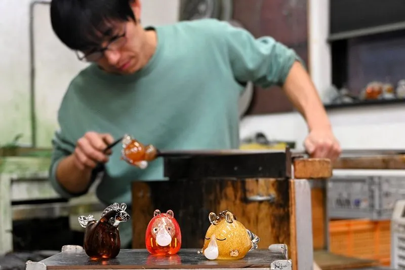 馬 縁起物 ガラス工 上海で ガラス細工の「馬」 再挑戦です