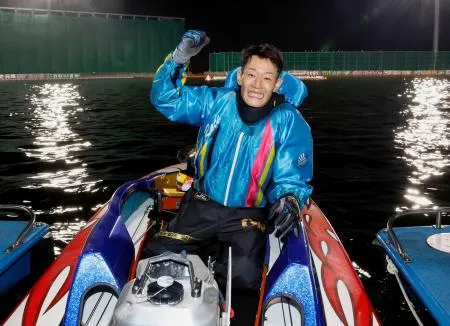 茅原悠紀選手　トロフィー　サイン入り　ボートレース 茅原悠紀選手 トロフィー サイン入り ボートレース - メルカリ