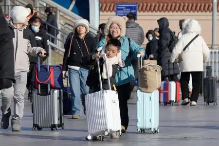 春節「春運」中国90億人が移動　日本旅行が人気、感染症に警戒：北海道新聞デジタル