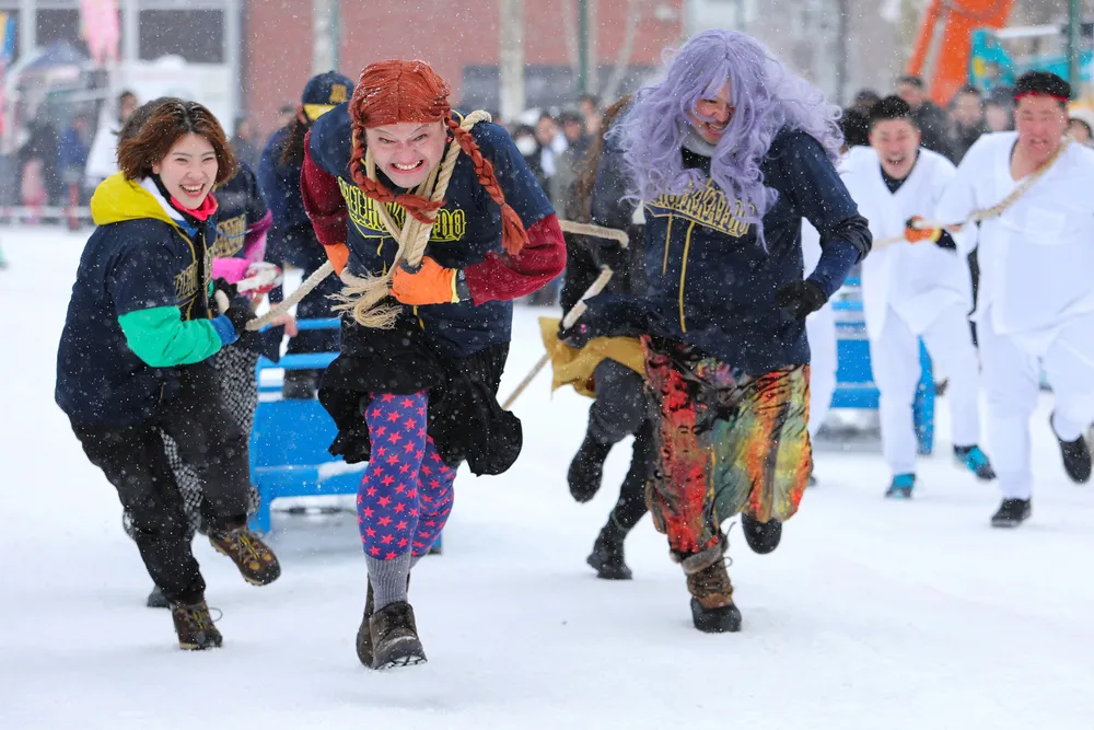 寒さなんの　人間ばんば力走　岩見沢・ドカ雪まつり閉幕
