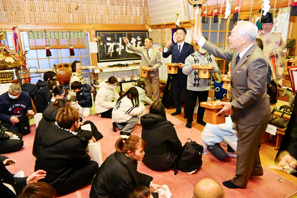 豆まいて厄は退散 森三吉神社で節分祭：北海道新聞デジタル
