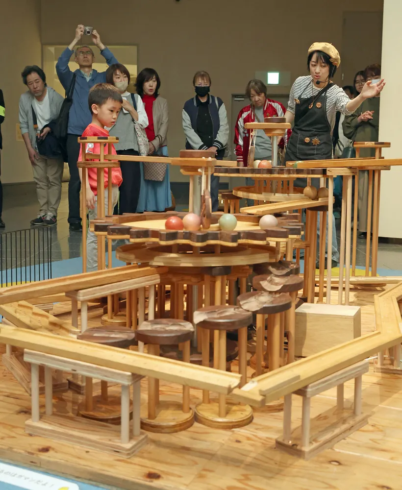 木工、触って聞いて遊んで　釧路市立美術館で「つちやあゆみ」展
