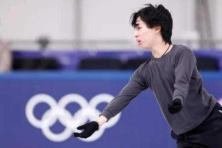 三浦佳生、4回転ループ好調 初練習のフィギュア男子：北海道新聞デジタル