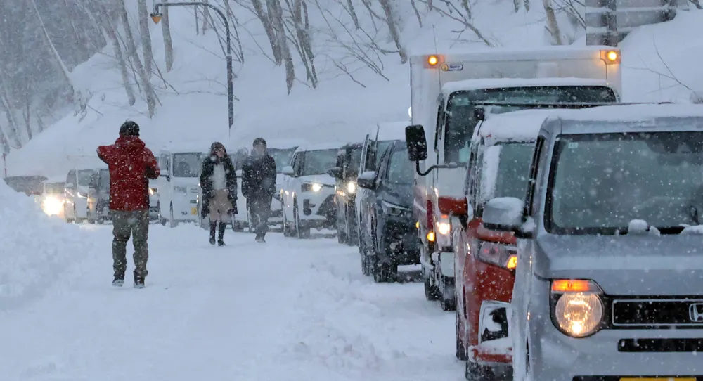 【更新】旭岳温泉への唯一の道路、大量の雪で一時通行止め　雪崩確認されず