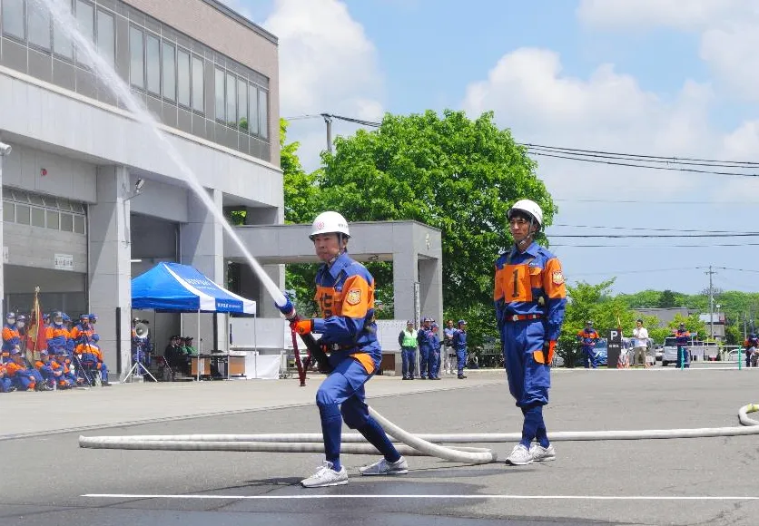 根室市消防団が16年ぶり優勝 管内1市4町の団員競うのサムネイル