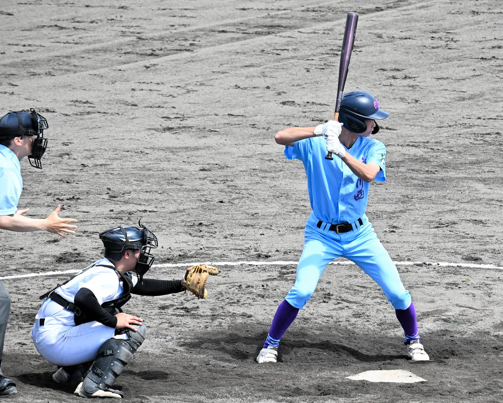滝川西、主将大間がリード広げる一打 母は甲子園でマネジャー ：北海道