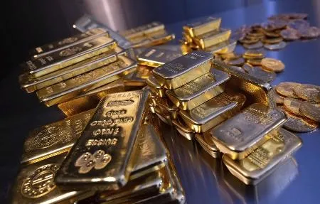 金の延べ棒とコイン（ゲッティ=共同）
