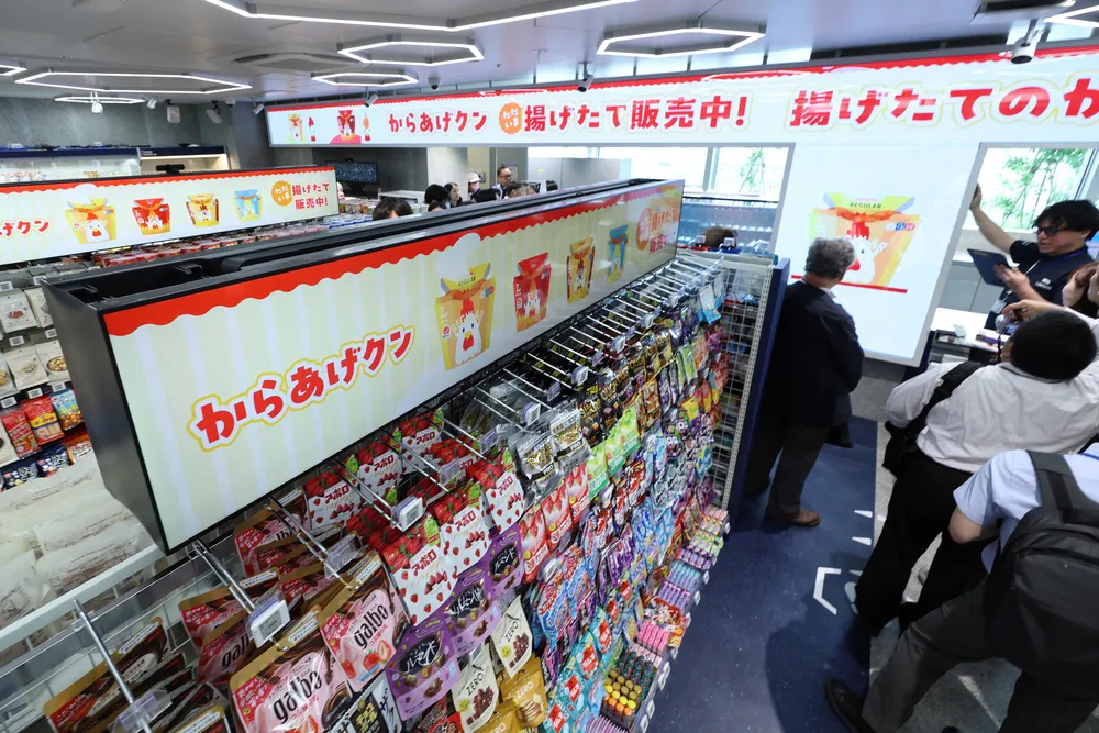 ロボットが清掃や調理 次世代型コンビニ ローソン、東京に1号店 年度内