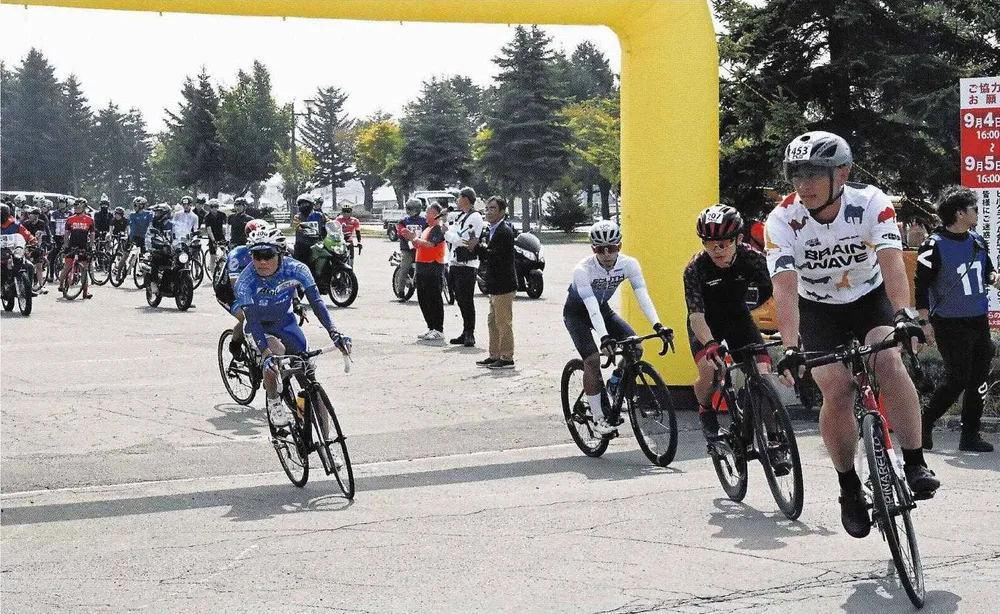 十勝岳の坂道 自転車で疾走 上富良野で大会:北海道新聞デジタル