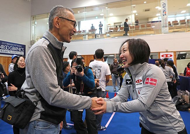 平昌五輪2018＞父娘 20年越しの悲願 カーリング LS北見・藤沢