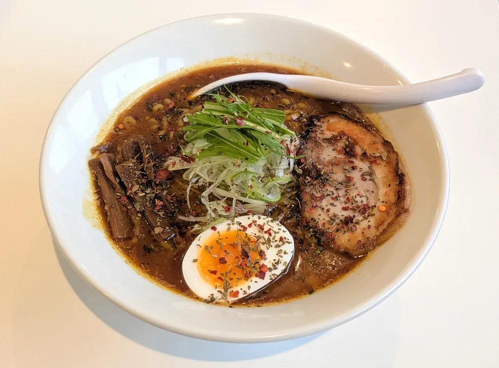 行列店「らーめん優月」2号店が札幌・東区にオープン　看板はエスカレーラーメン＜MYタウン東区＞