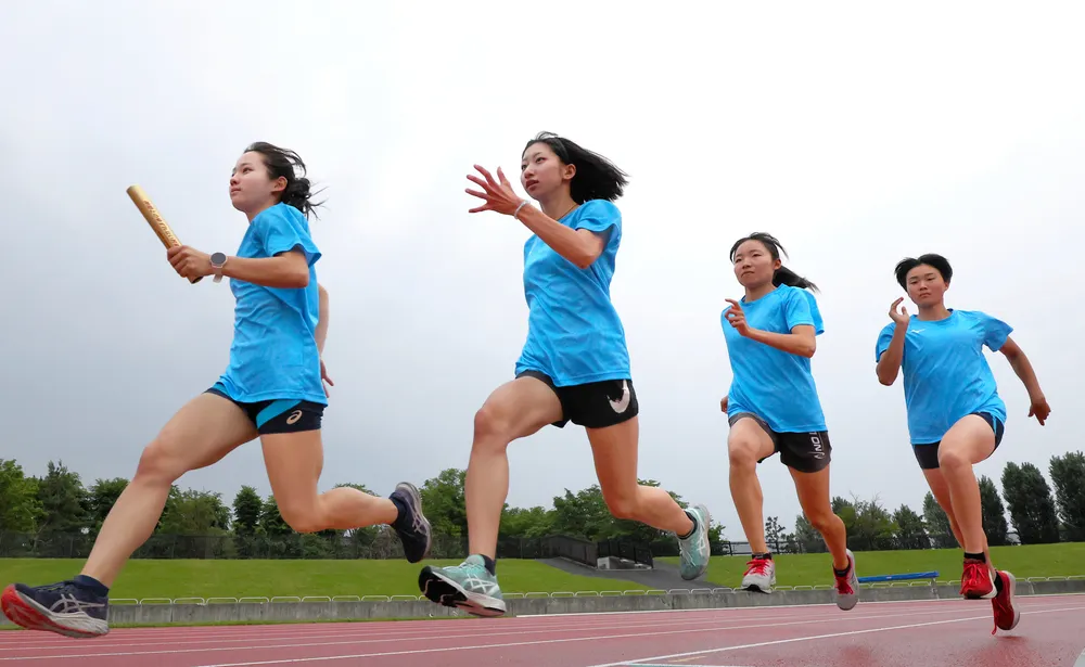 陸上部　助詞 旭川＞旭川志峯高陸上部、過去最多30人インターハイへ 女子リレー、道記録更新で勢い：北海道新聞デジタル