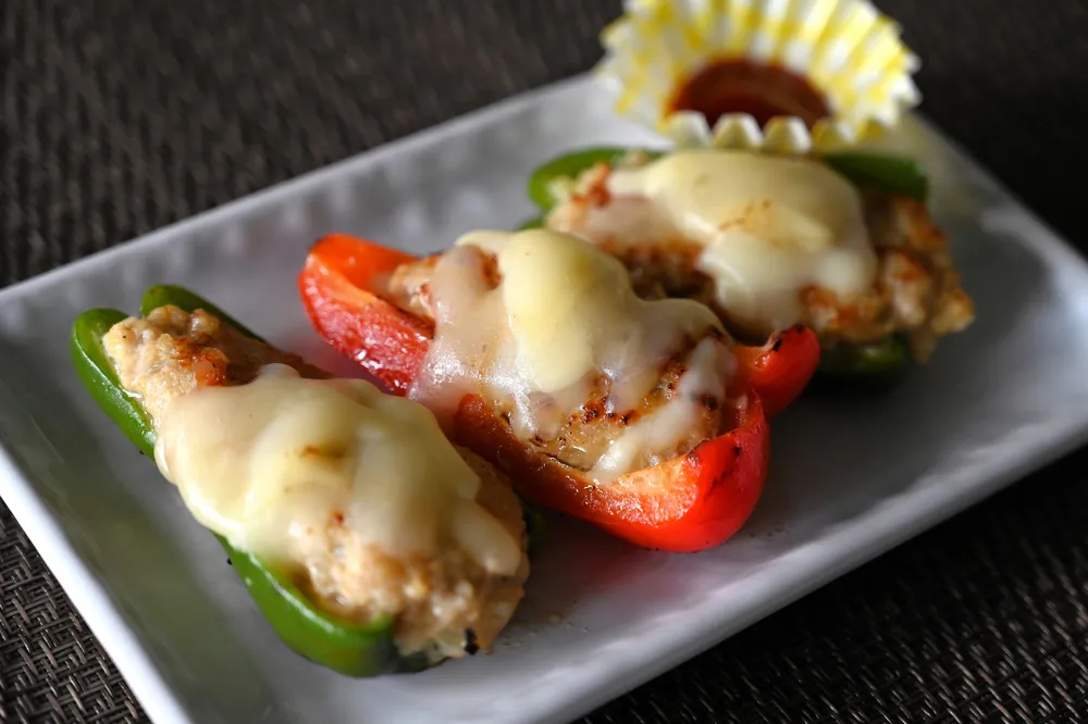 ＜健やかレシピ＞お弁当にぴったり　ピーマンのチーズ肉詰め