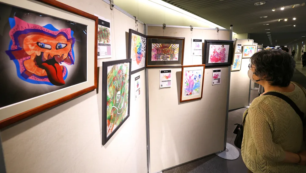 原画が変身！知的障害の子と画家が描く希望の絵画展、札幌チカホで21日