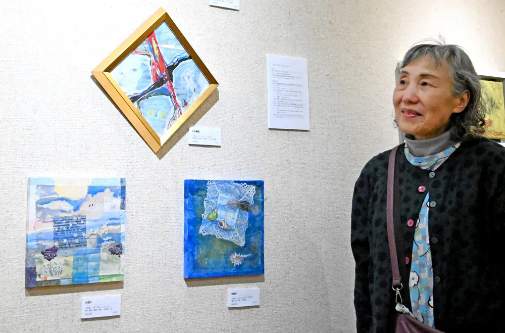 個性豊かな絵が並ぶ作品展
