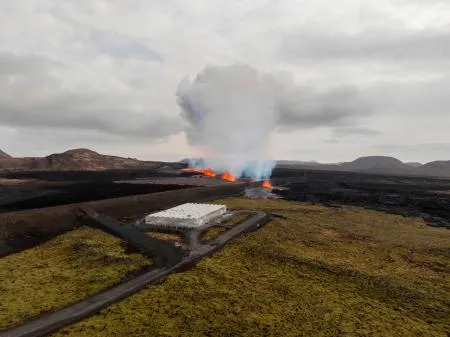 アイスランド南西部で火山噴火 マグマ流出、近隣住民避難：北海道新聞