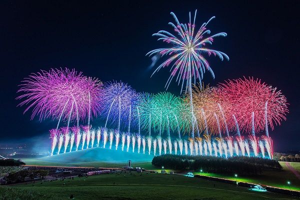 １０区スペシャル＞夏の夜空を彩る花火大会：北海道新聞デジタル