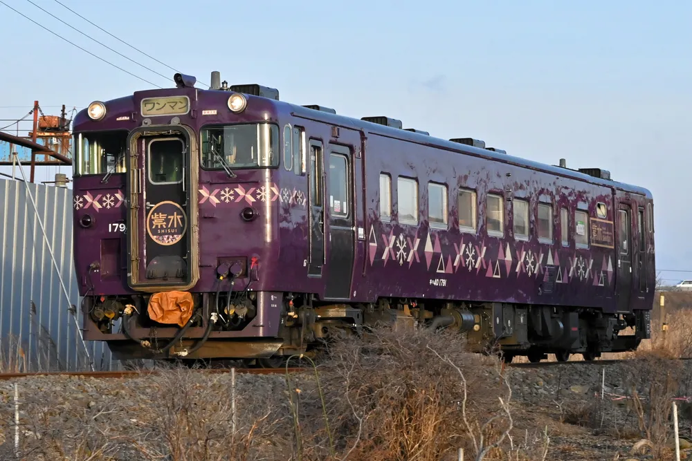 紫水号、国鉄色…「キハ40形」8両ずらり 13日でJR定期運行終了 4月