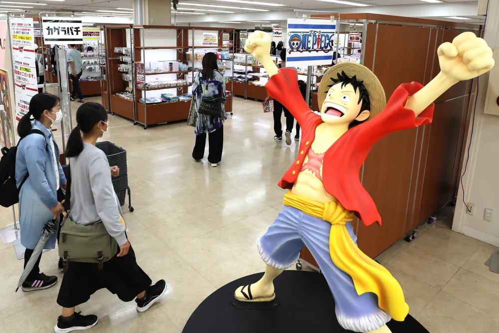 丸井今井函館店に27日までジャンプショップ アニメキャラのグッズ並ぶ