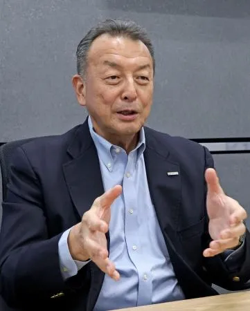 インタビューに応じるBYDオートジャパンの東福寺厚樹社長