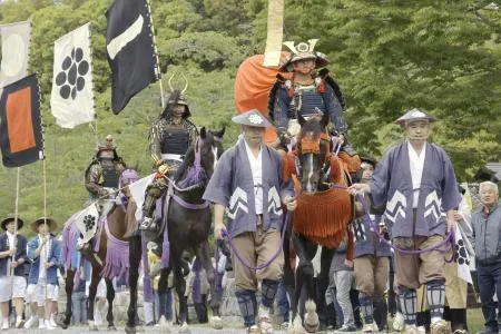 相馬野馬追、武者が出陣式 福島、戦国絵巻さながら：北海道新聞デジタル