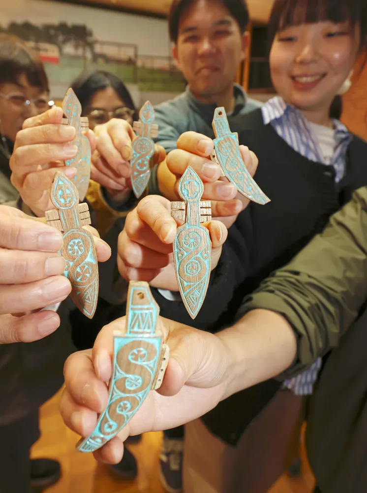 伝統のアイヌ模様、ペンダントに 釧路市立博物館で講座：北海道新聞