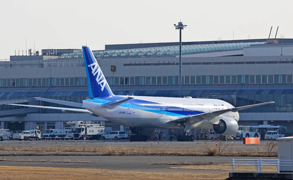新千歳空港着陸直前、ANA機にエンジントラブルか　滑走路1本、一時閉鎖