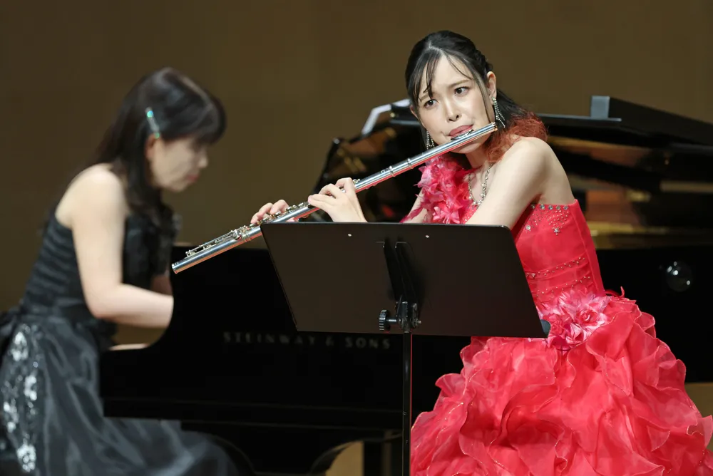 北見出身フルート奏者志賀ななみさんが初リサイタル 計7曲200人が