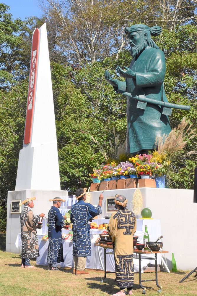 アイヌ民族の英雄に１２００人が祈り 新ひだかでシャクシャイン法要祭：北海道新聞デジタル