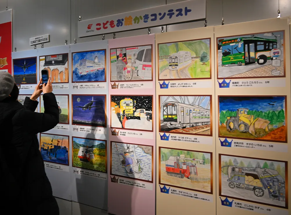 自由に描く、児童の感性躍動 札幌・チカホで絵画コンテスト作品展