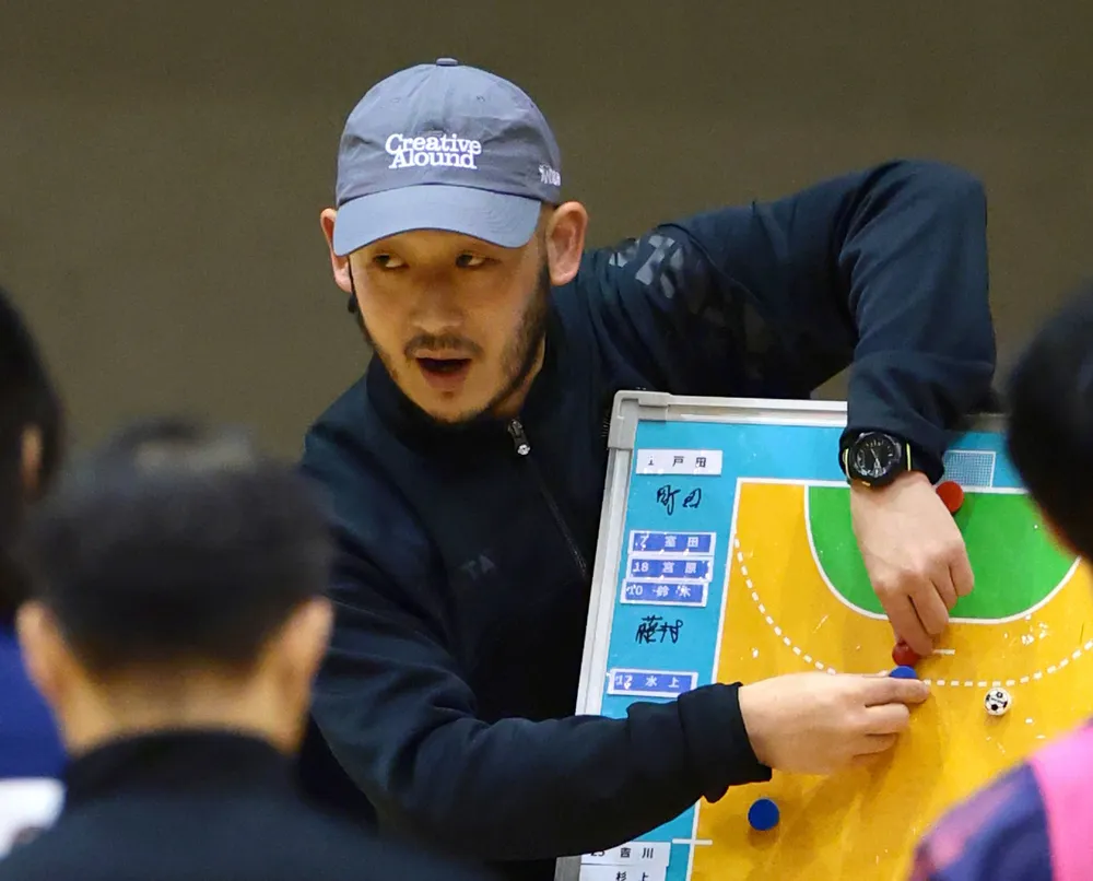 エスポラーダ北海道 平山監督、Fリーグ1部復帰「4位以内」狙う：北海道