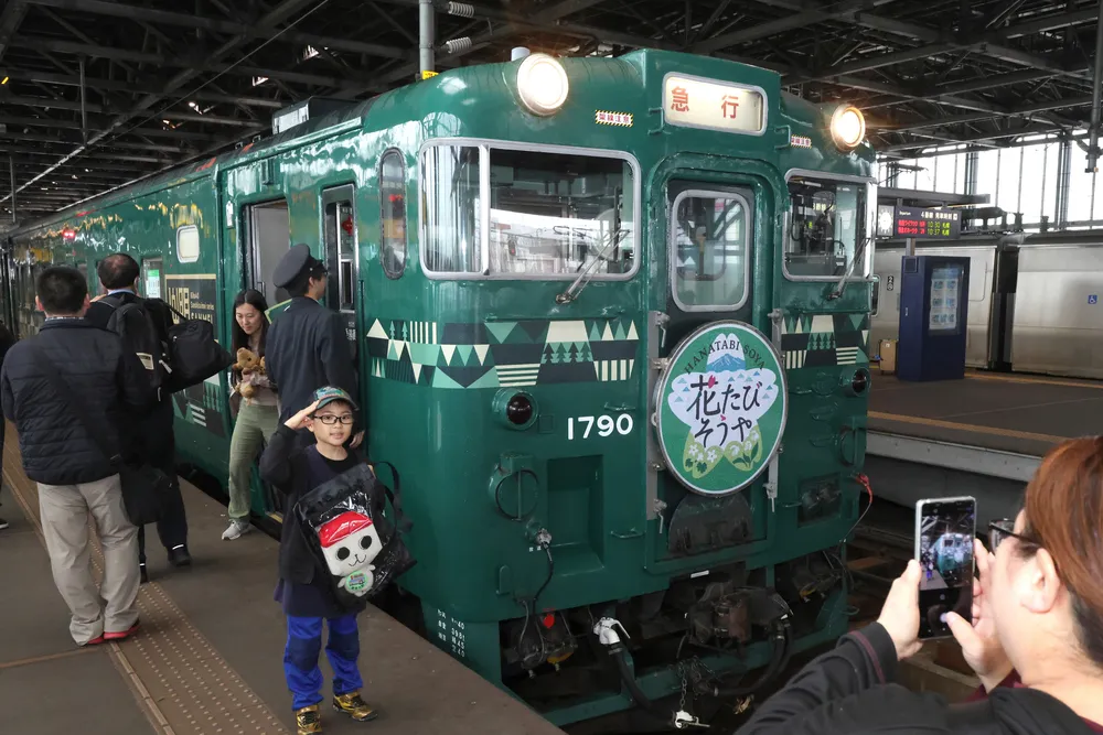 観光列車「花たび　そうや」運行開始　比布駅に「卵かけごはんコーナー」