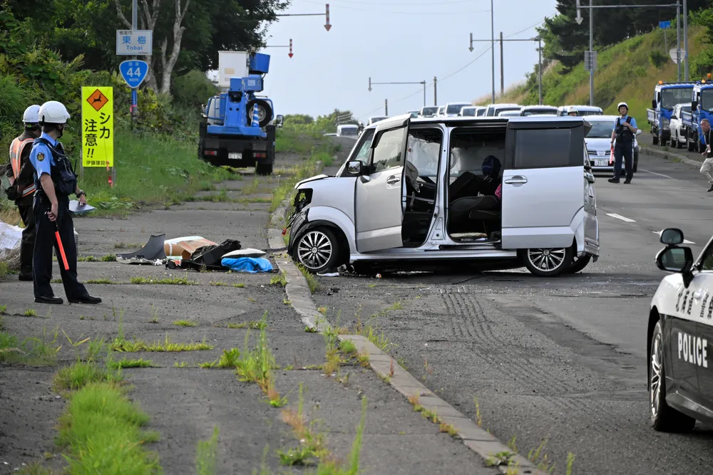 車同士が正面衝突、女性死亡　根室の国道