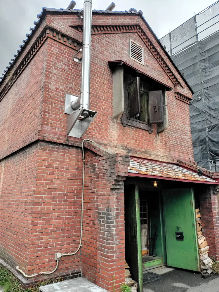 ＜札幌建物探訪＞（40）札幌最古級　れんが造りの元りんご蔵「ダイニングバー　アップルロッヂ」＝札幌市豊平区平岸2の5