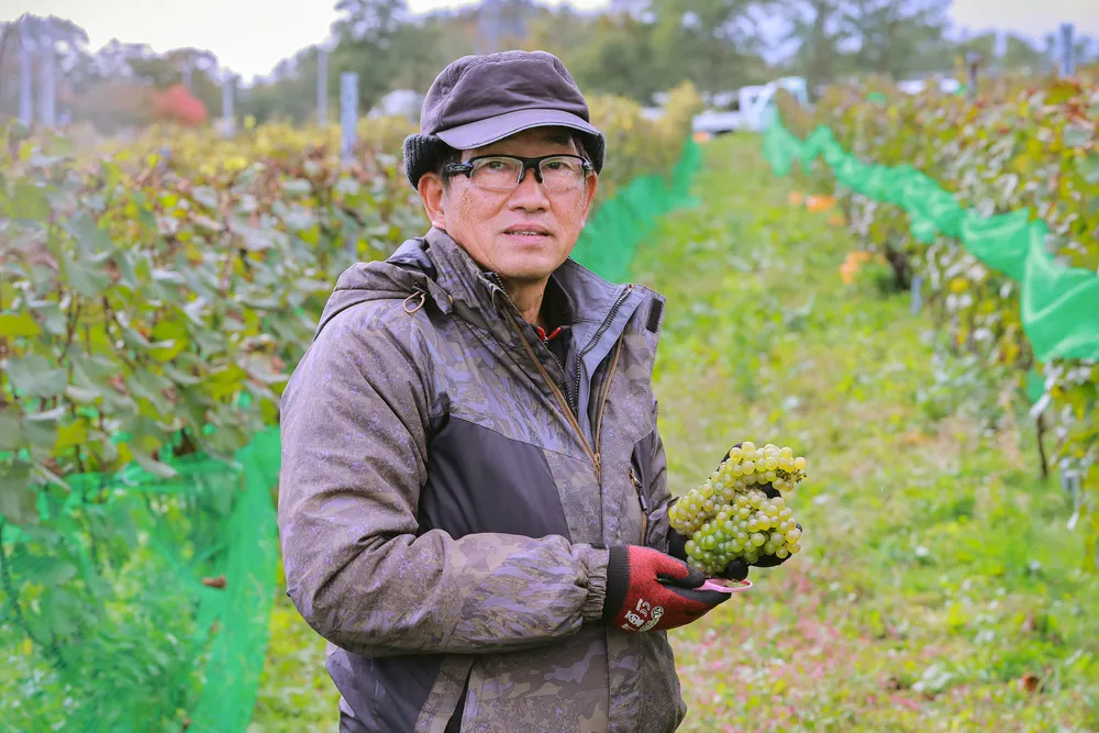 ＜興味深人　インタビュー＞ブドウ農家・ワイン醸造家でがん研究者　浜田洋文さん　農業通して人生豊かに　さらなる新薬開発へ