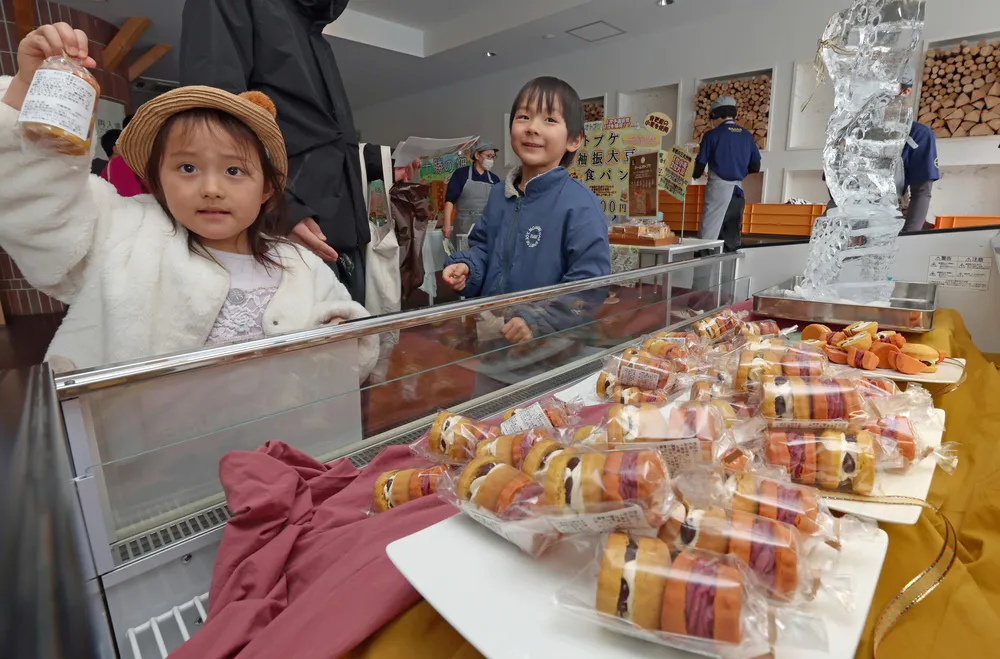 一般客350人がパン審査　帯畜大で「ますやカップ」　十勝食材も活用