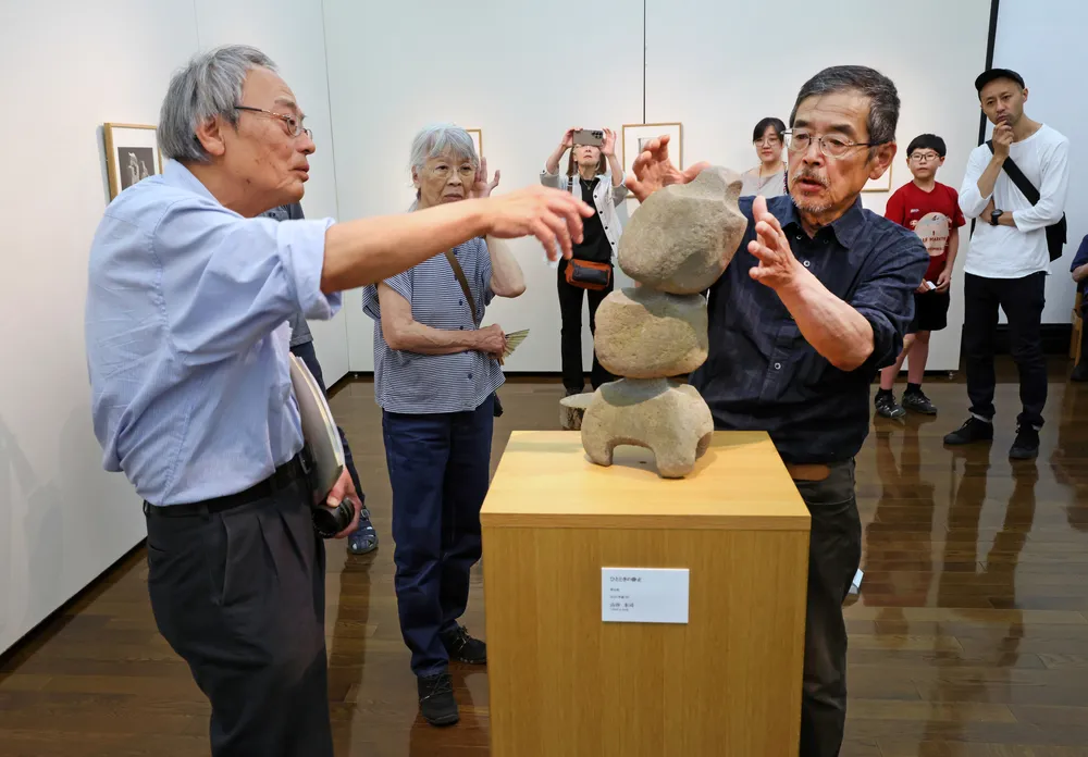 旭川市彫刻美術館で行われた作家2人によるギャラリートーク（打田達也撮影）