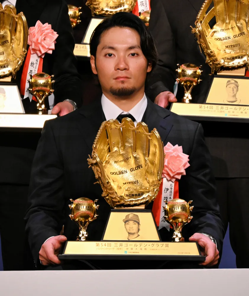日本ハム伊藤 守備でも輝く ゴールデングラブ賞表彰式：北海道新聞デジタル