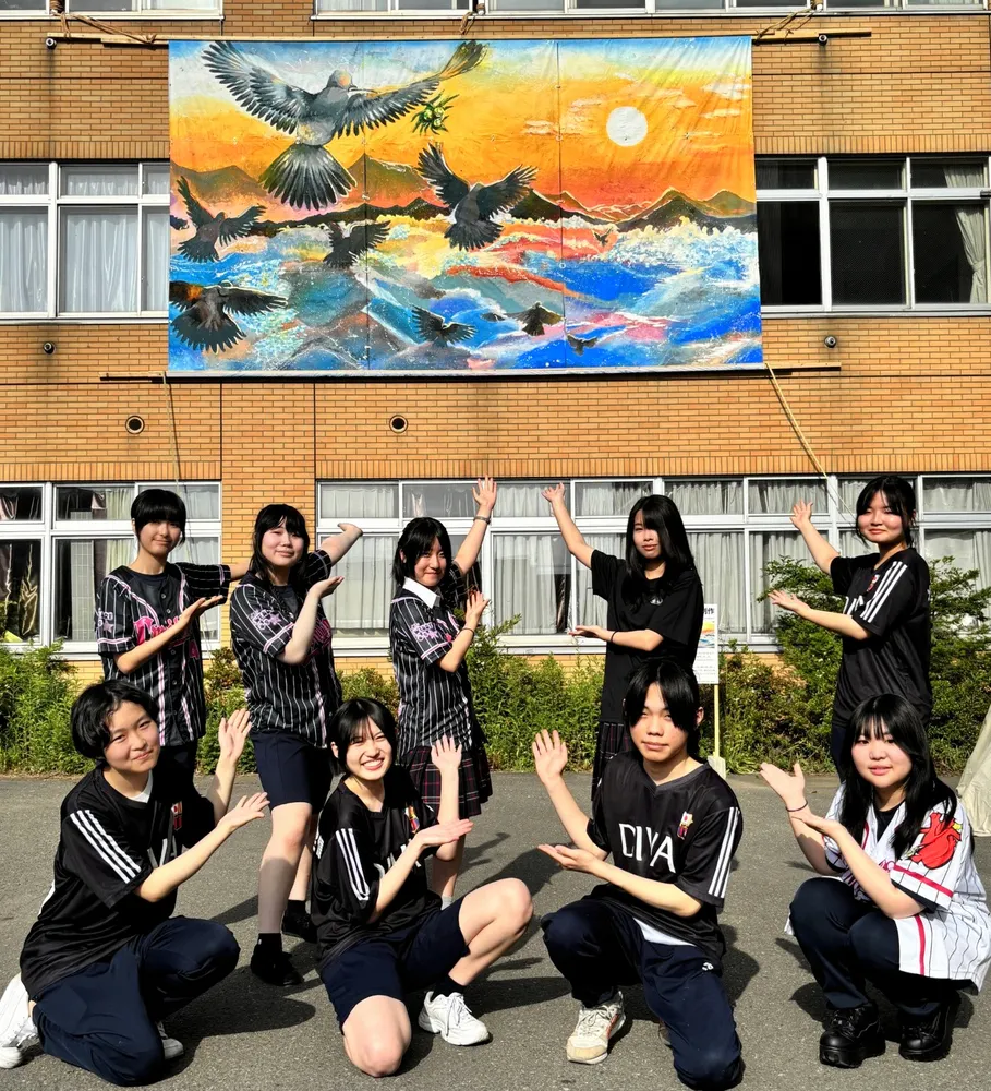 札幌大谷高の生徒が制作した巨大壁画