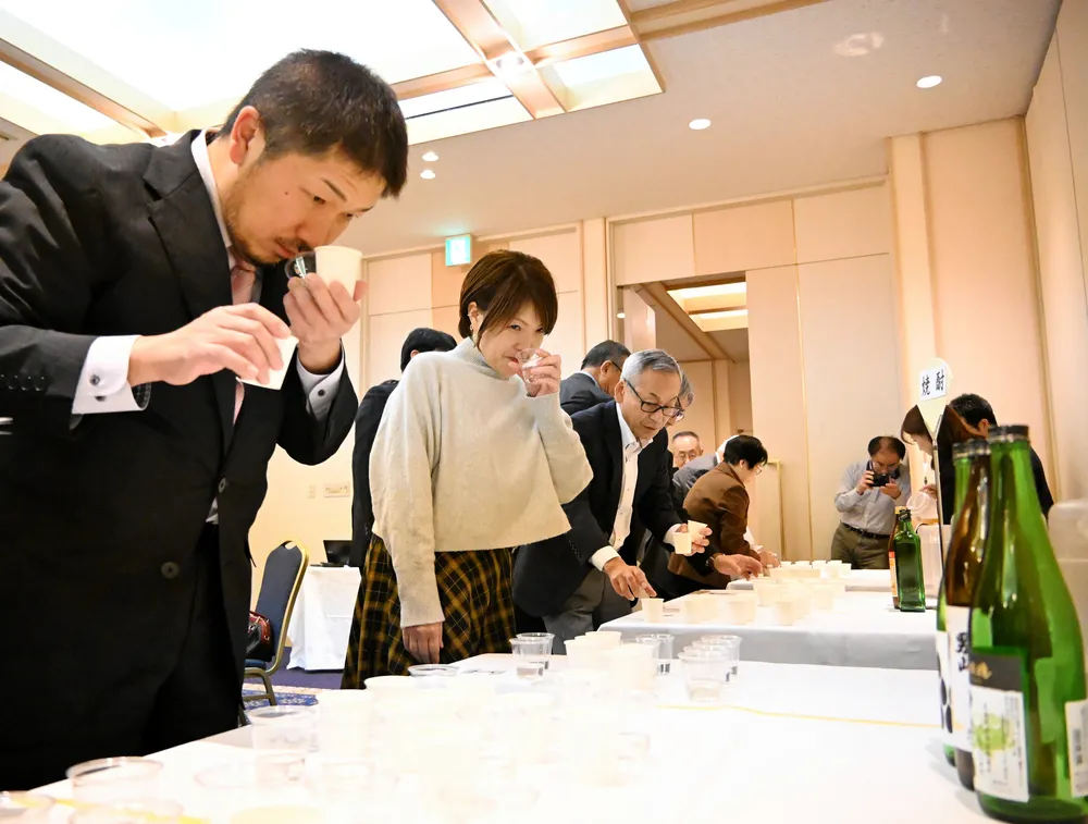 飲んでも忘れぬ税の役割 紋別「考える週間」で利き酒も:北海道新聞デジタル