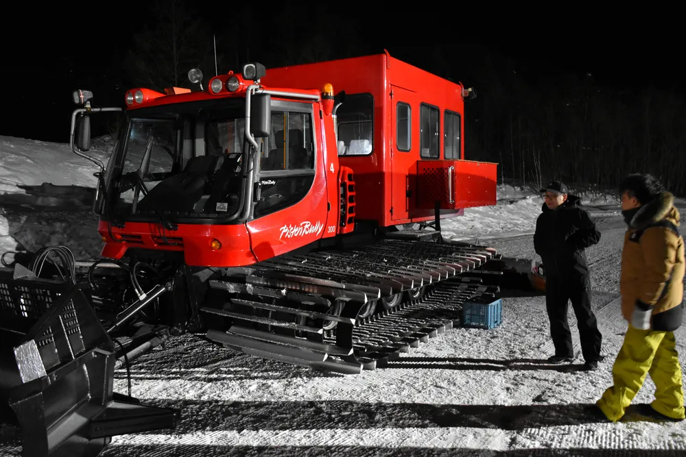 圧雪車に乗って夜景を楽しむ！富良野スキー場の新しい体験