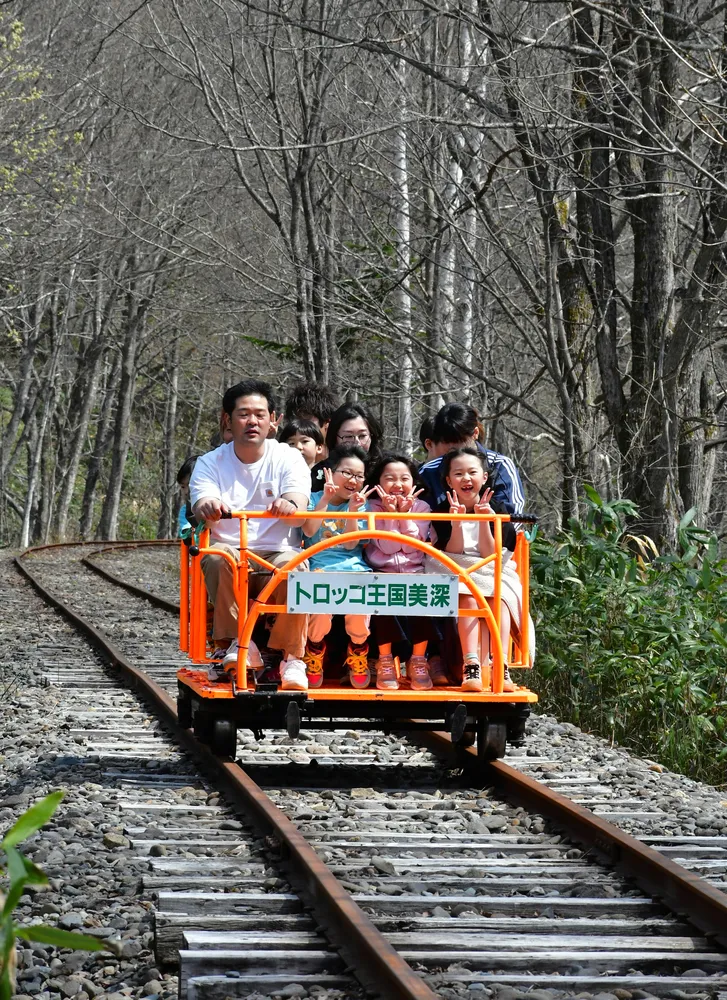 爽快！トロッコ快走 美深の観光施設：北海道新聞デジタル