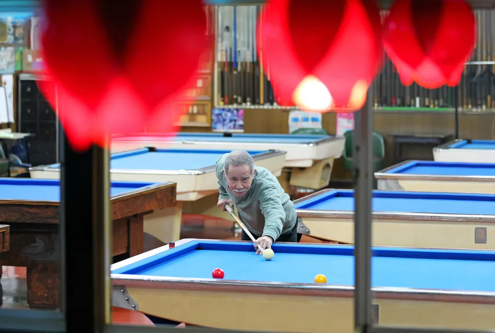 レトロとかち 昭和百年＞道内最古のビリヤード場「ダイヤ」 ポケット